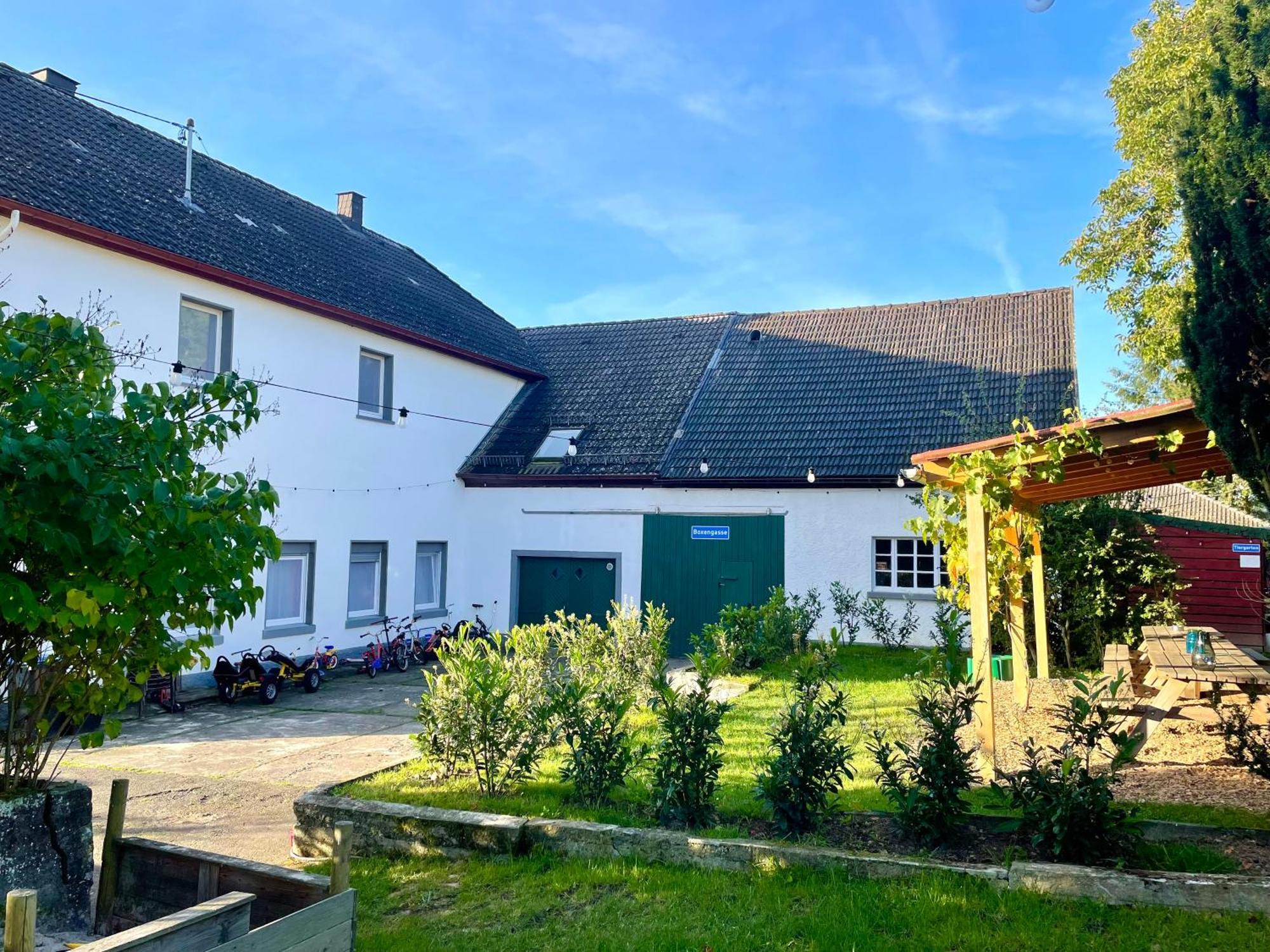 Backesgarten Fuer 22 Personen * Neichen
