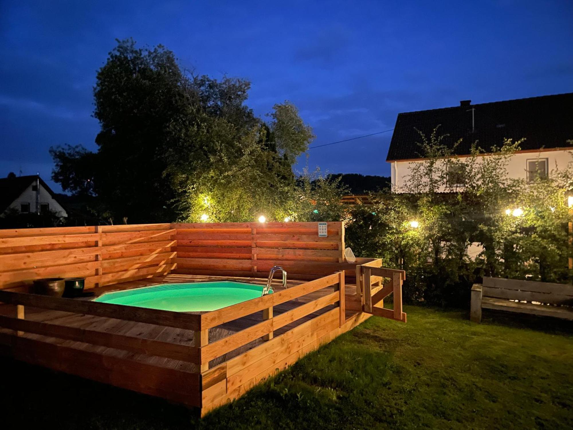 Backesgarten Fuer 22 Personen Holiday home Neichen
